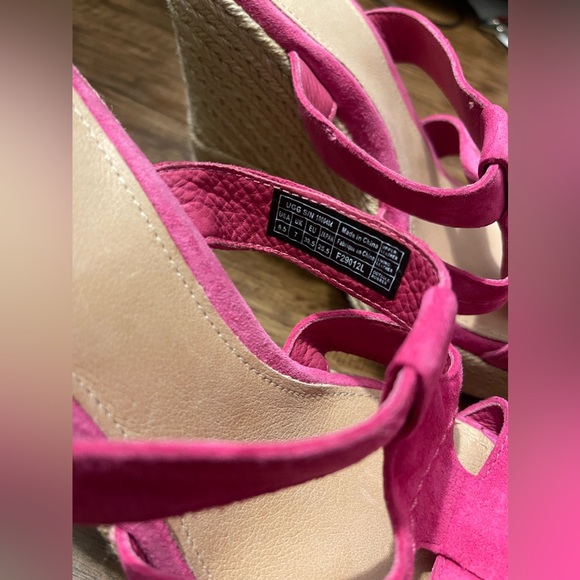 Pink uggs - Picture 5 of 12